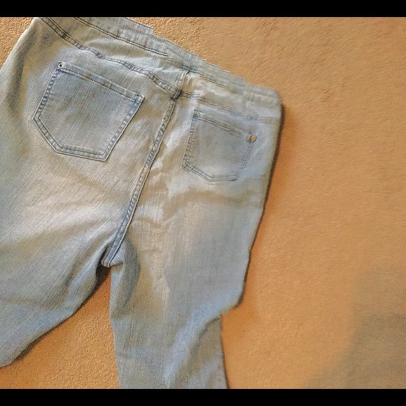Light Wash Straight Leg Jeans - Picture 4 of 5